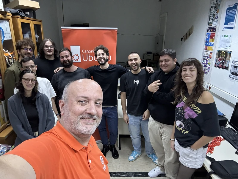 Ubuntu Summit 25.10 extended group photo